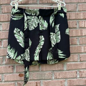 Black and Green Leaf Print Shorts